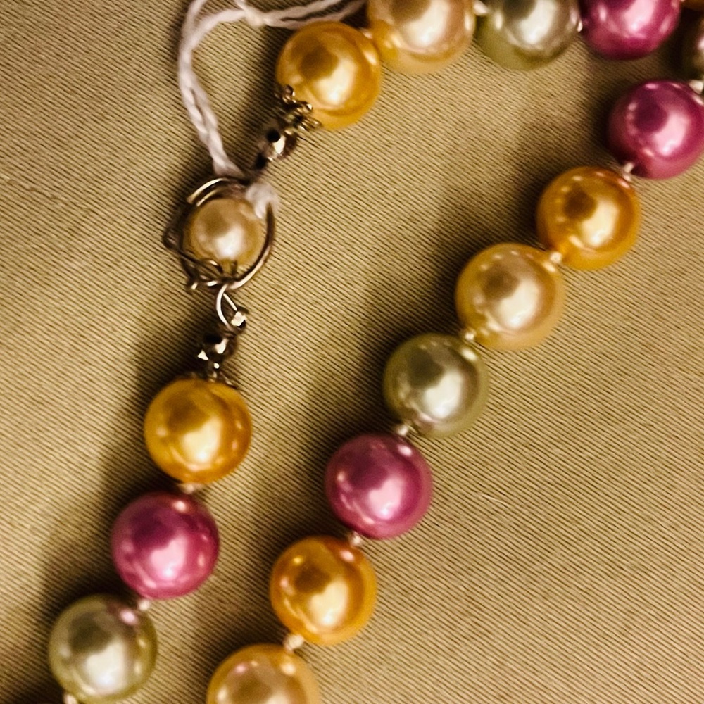 elegant Long strand 48 inch multi color 10mm shell pearl necklace NWT - Picture 5 of 12
